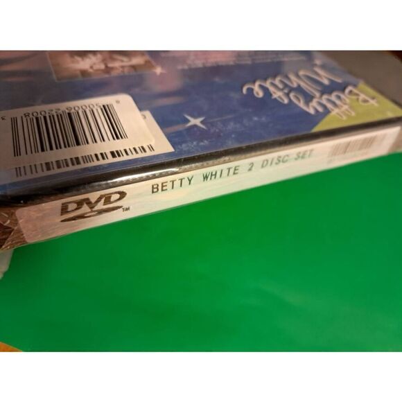 Betty White: Life with Elizabeth/Date with the Angels DVD 20 Episodes Brand NEW - Picture 4 of 4